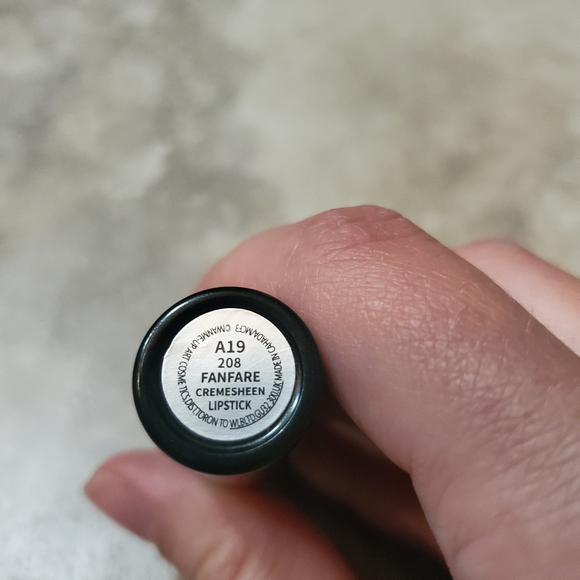 MAC Cremesheen Lipstick in "Fanfare" - Picture 3 of 6